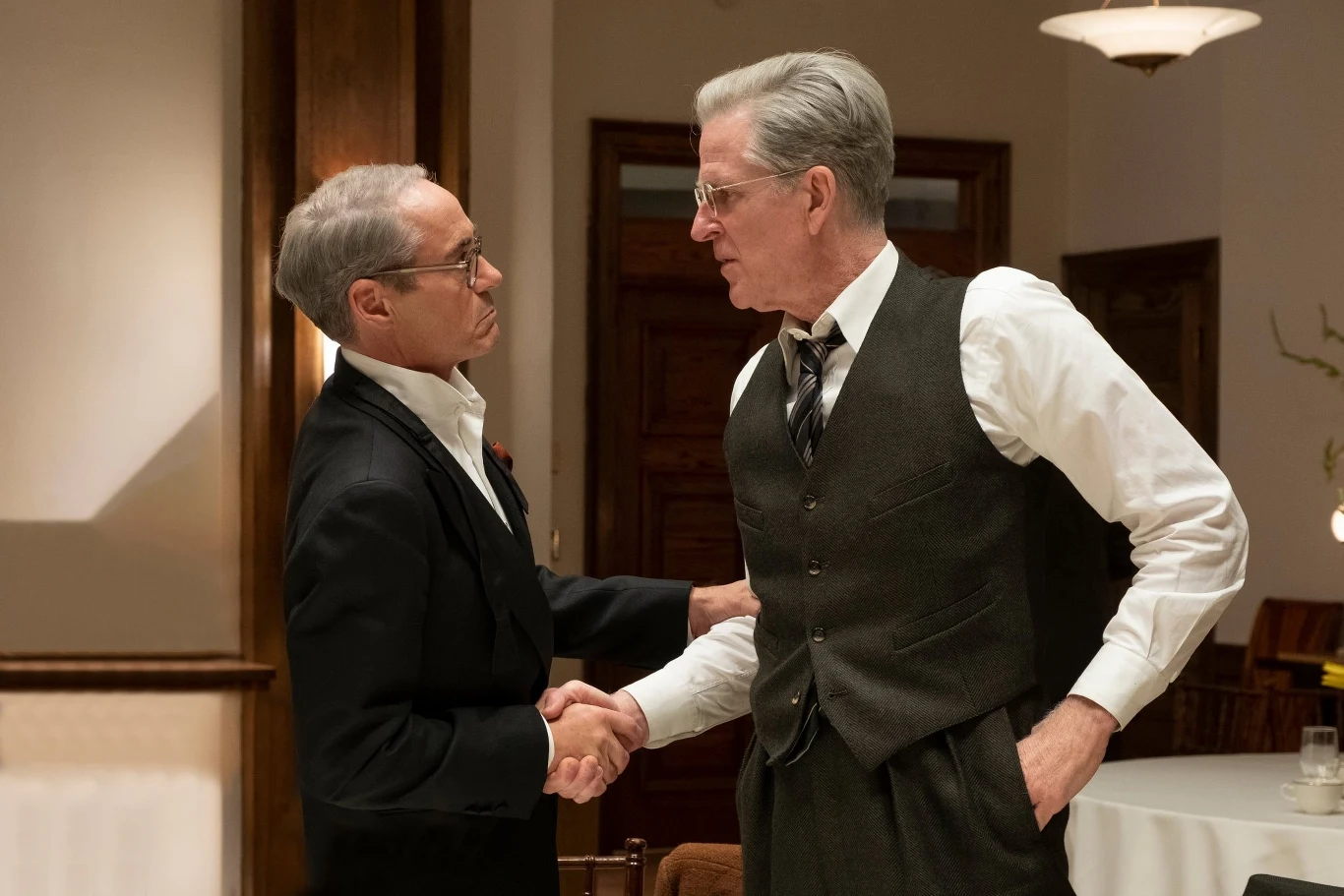 Robert Downej Jr i Matthew Modine w Oppenheimerze 