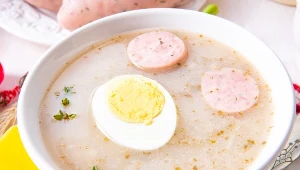 Jeśli kiełbasa, to tylko biała. Ma sporo białka, mniej toksycznych dodatków