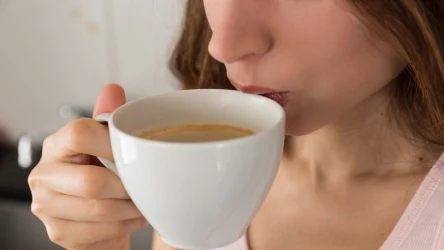 Odchudzanie można wspomóc domowymi sposobami. Wystarczy dodawać regularnie do kawy sok z tego owocu. 