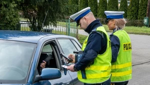 Wyprzedzisz przed tym znakiem, stracisz prawo jazdy. Policja nie ma litości