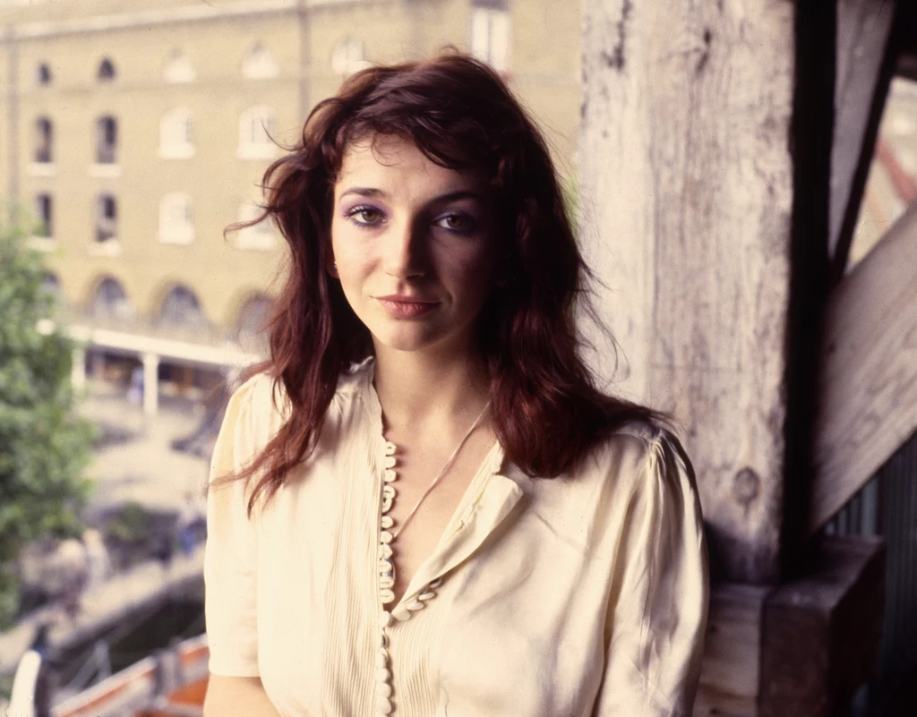 Kate Bush zaczynała karierę jako nastolatka. Od początku stawiała się przedstawicielom wytwórni