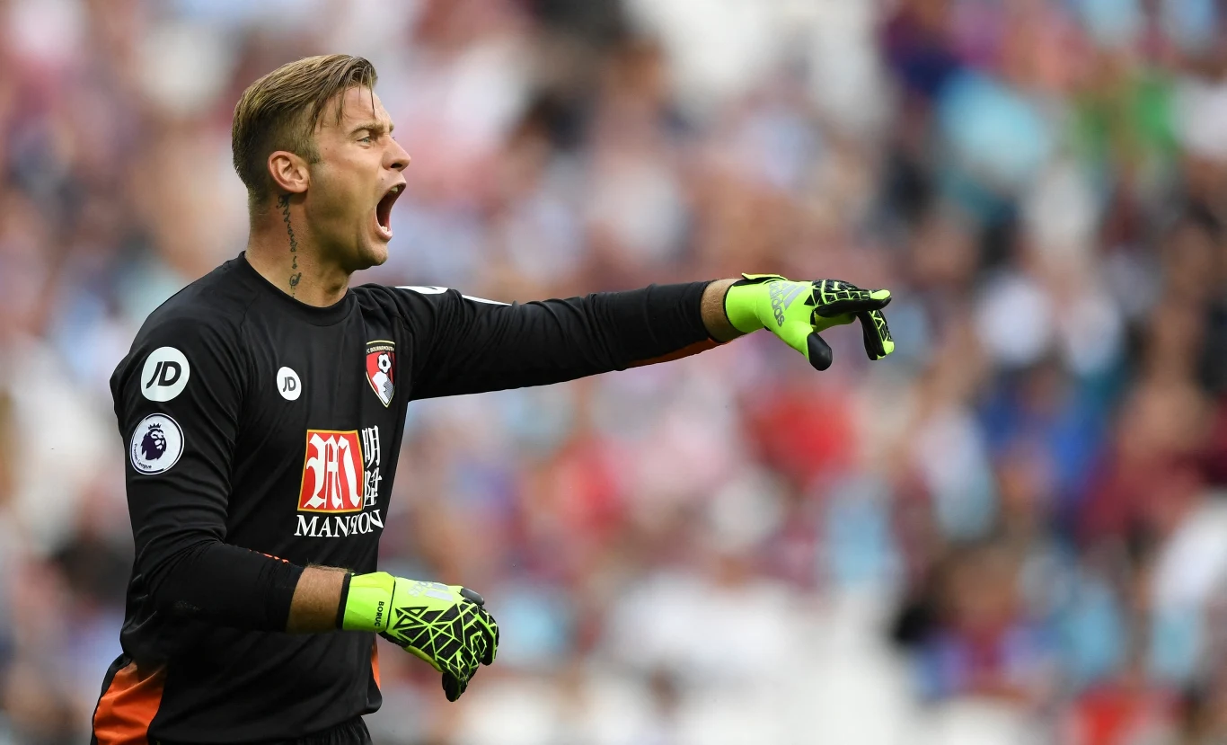 Artur Boruc w okresie, gdy w piłce klubowej był bramkarzem angielskiego Bournemouth Artur Boruc w okresie, gdy w piłce klubowej był bramkarzem angielskiego Bournemouth