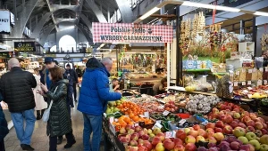 Inflacja konsumencka w marcu znowu wyhamowała. Pomogły w tym niższe ceny żywności