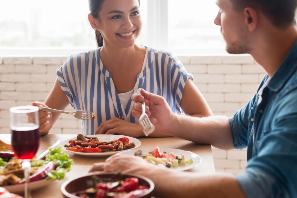 Cateringi dietetyczne dla par / freepik.com