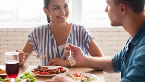 Cateringi dietetyczne dla par / freepik.com