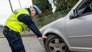 Różne opony na osiach - co mówią przepisy?