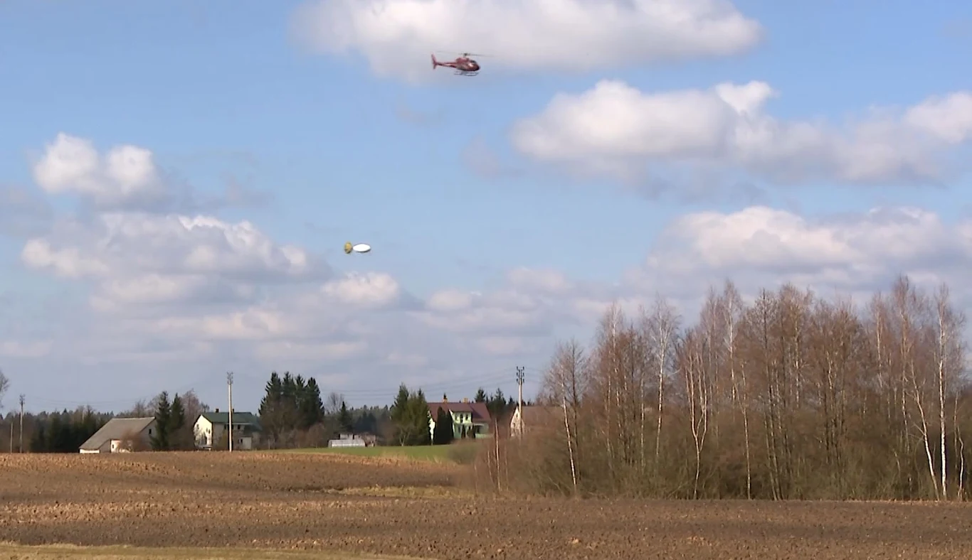 Ufo latające nad Suwalszczyzną to magnometr. Urządzenie bada głębokie złoża znajdujące się nawet 200 metrów pod ziemią Ufo latające nad Suwalszczyzną to magnometr. Urządzenie bada głębokie złoża znajdujące się nawet 200 metrów pod ziemią