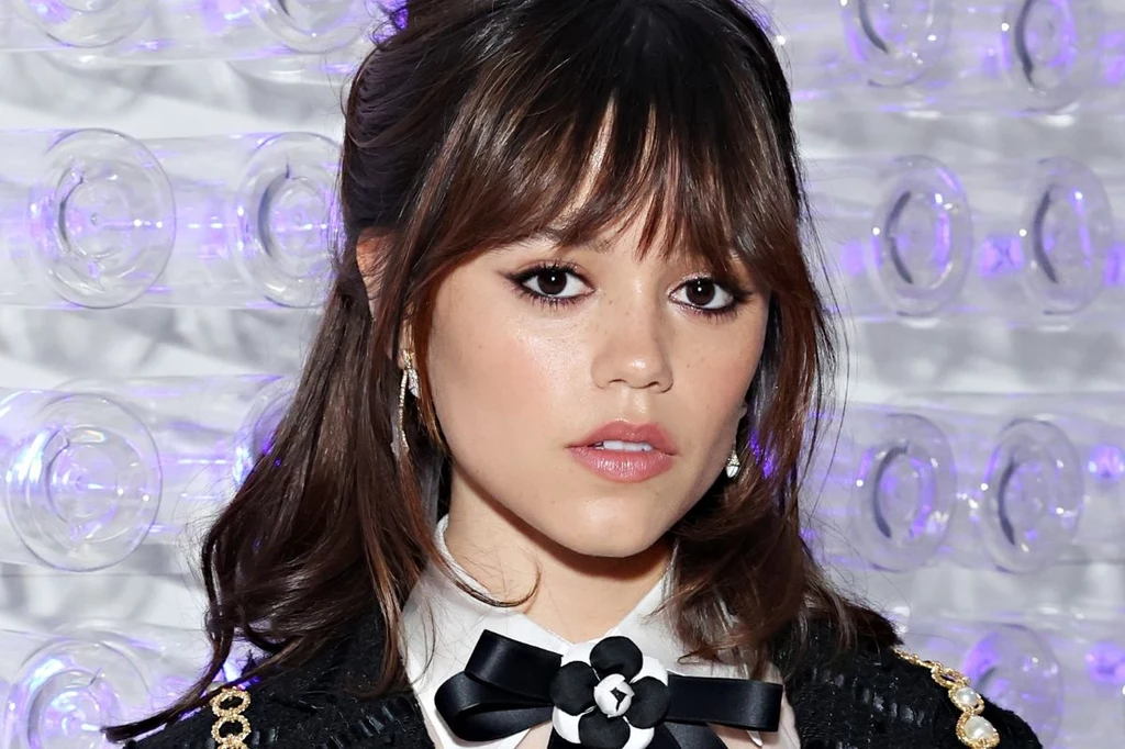 Jenna Ortega pokochała ten rodzaj grzywki 