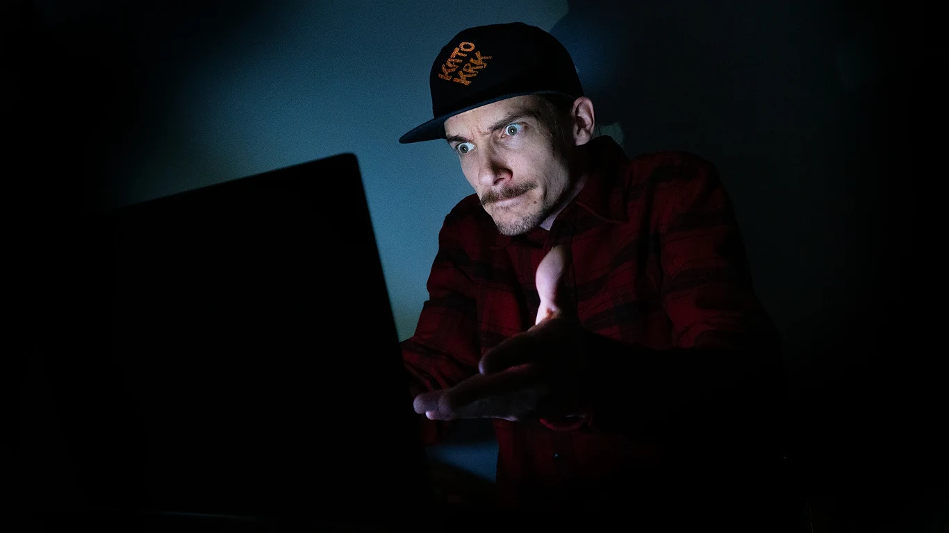 Ignacy Puśledzki z trudem rozpoznaje znajomych z Facebooka. Ironiczna opowieść o rzeczywistości Ignacy Puśledzki z trudem rozpoznaje znajomych z Facebooka. Ironiczna opowieść o rzeczywistości