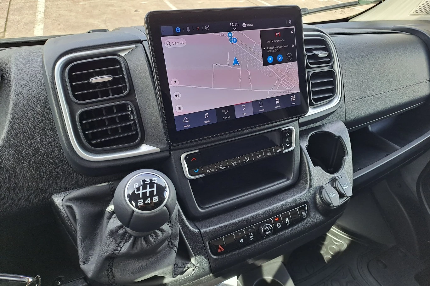 Na pochwałę zasługuje sprawnie i intuicyjnie działająca nawigacja.