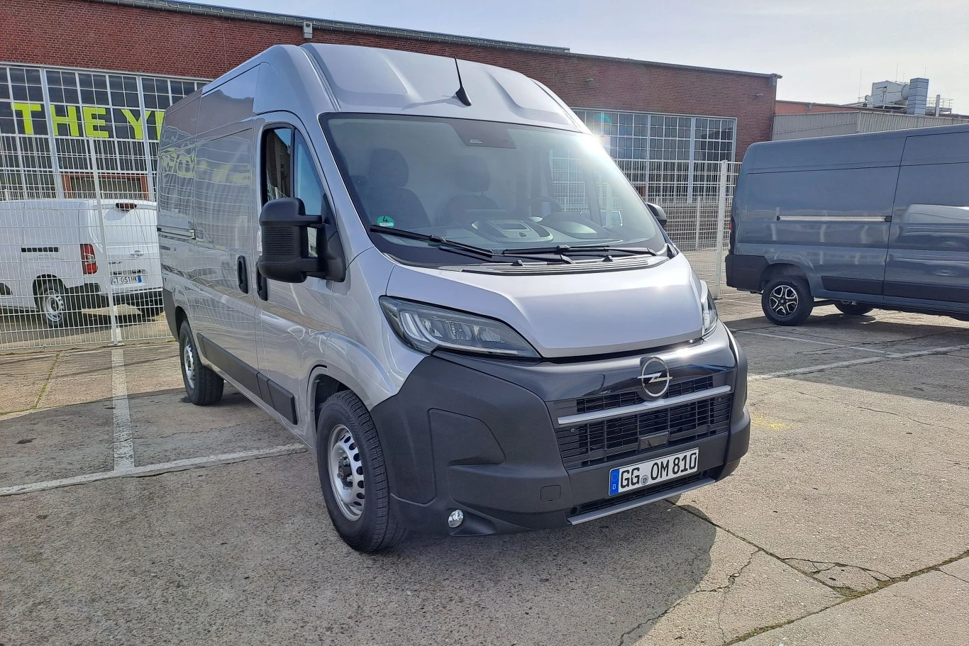 Największe dostawczaki, oprócz wariantu elektrycznego, dostępne są z 2,2-litrowym silnikiem Diesla w trzech wariantach mocy.