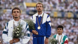 Andriej Pierłow (w środku) podczas igrzysk w Barcelonie