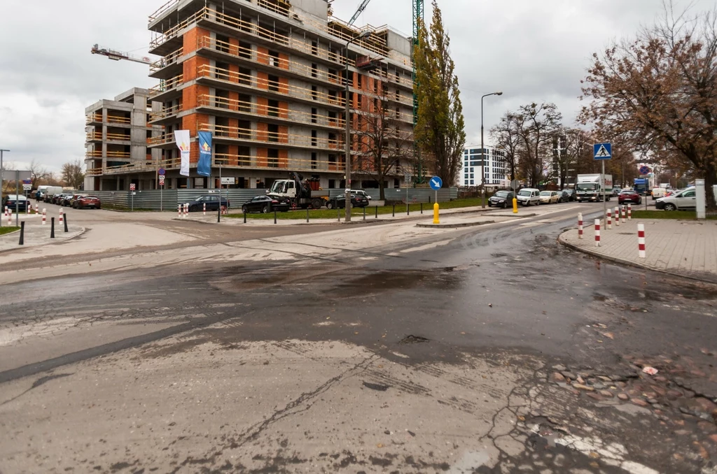 Skrzyżowaniem nie możemy nazwać miejsca, gdzie droga z pierwszeństwem łączy się na przykład z drogą wewnętrzną