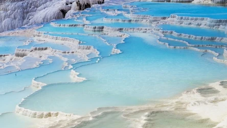 Pamukkale to wyjątkowe miejsce w Turcji. Od wieków fascynuje ludzi i co roku przyciąga masę turystów
