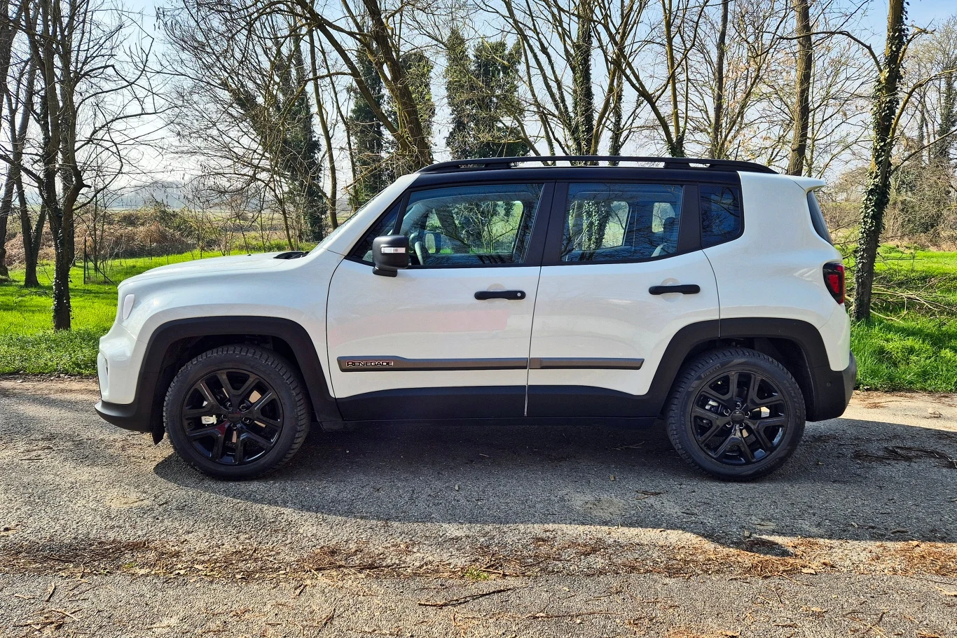 Jeep Renegade nadal wyróżnia się swoim kanciastym nadwoziem