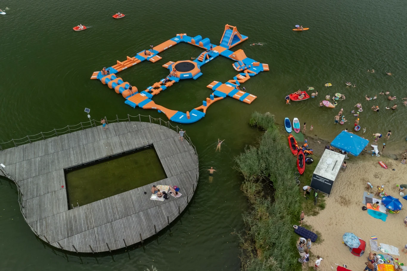 Przylasek Rusiecki. Widok na kąpielisko Przylasek Rusiecki. Widok na kąpielisko