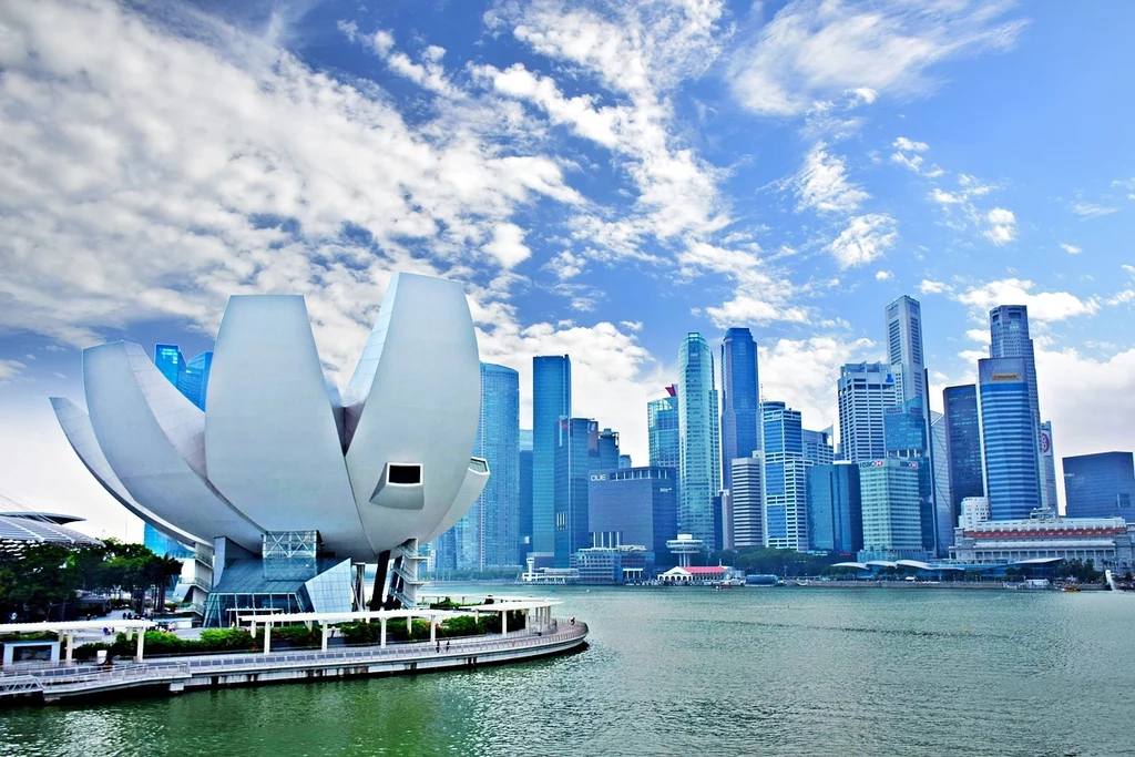 W Singapurze przetestowano nową powłokę. Pozwoli obniżyć temperaturę w mieście