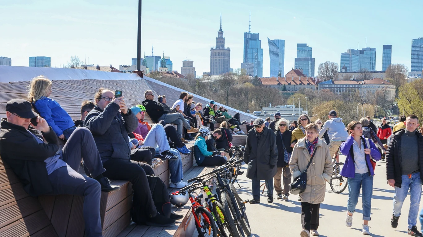 Otwarcie mostu pieszo-rowerowego w Warszawie może cieszyć. To atrakcyjne miejsce przede wszystkim na spacery. Ale most jest rowerowy tylko z nazwy. Rzecznik urzędu miasta przyznaje w rozmowie z Zieloną Interią: "piesi są tu szczególnie uprzywilejowani" Otwarcie mostu pieszo-rowerowego w Warszawie może cieszyć. To atrakcyjne miejsce przede wszystkim na spacery. Ale most jest rowerowy tylko z nazwy. Rzecznik urzędu miasta przyznaje w rozmowie z Zieloną Interią: "piesi są tu szczególnie uprzywilejowani"