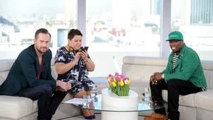 50 Cent w studiu "Dzień Dobry TVN" w momencie przekazywania mu koszulki z napisem "50 Groszy"