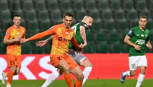 Słupek w samej końcówce, ogromne emocje. Gorąco tuż przy strefie spadkowej