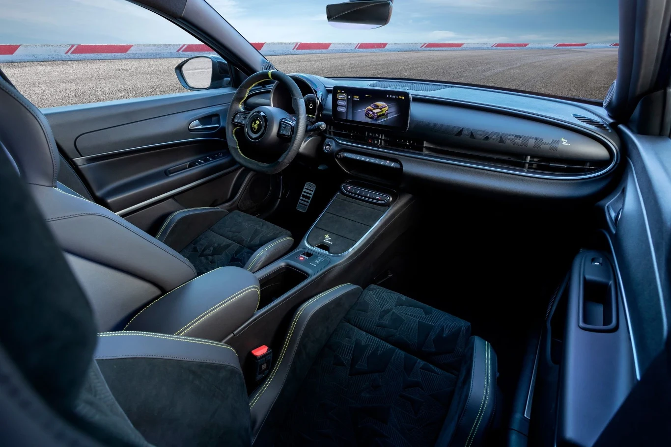 Do obsługi multimediów Abartha 600e będzie służył 10-calowy ekran.