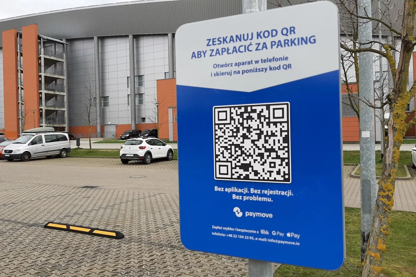 Tablice z kodami QR pojawiły się już m.in. na parkingu przy Netto Arenie.