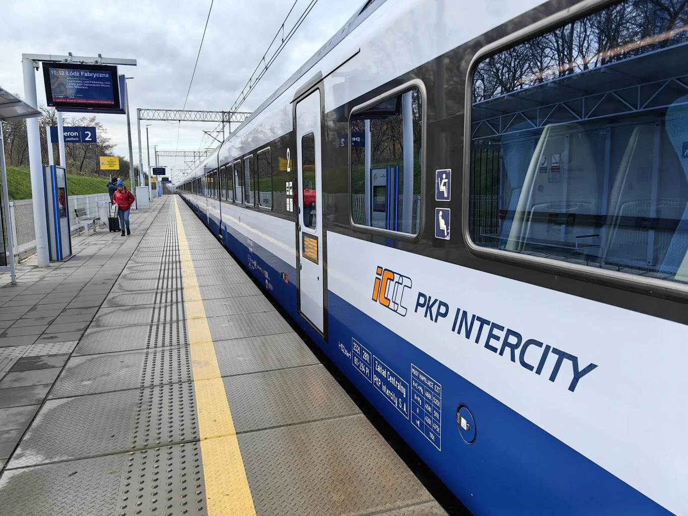 Tańsze bilety na święta oferuje PKP Intercity. Tańsze bilety na święta oferuje PKP Intercity.