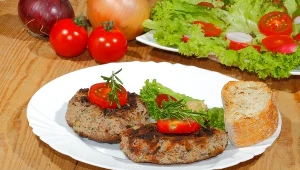Rób te kotlety zamiast mielonych. Są smaczne i dietetyczne, więc waga szybko zacznie spadać