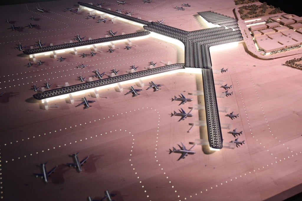 W dzienniku "Die Welt" zwrócono uwagę, że CPK mógłby być konkurencją dla niemieckich portów lotniczych