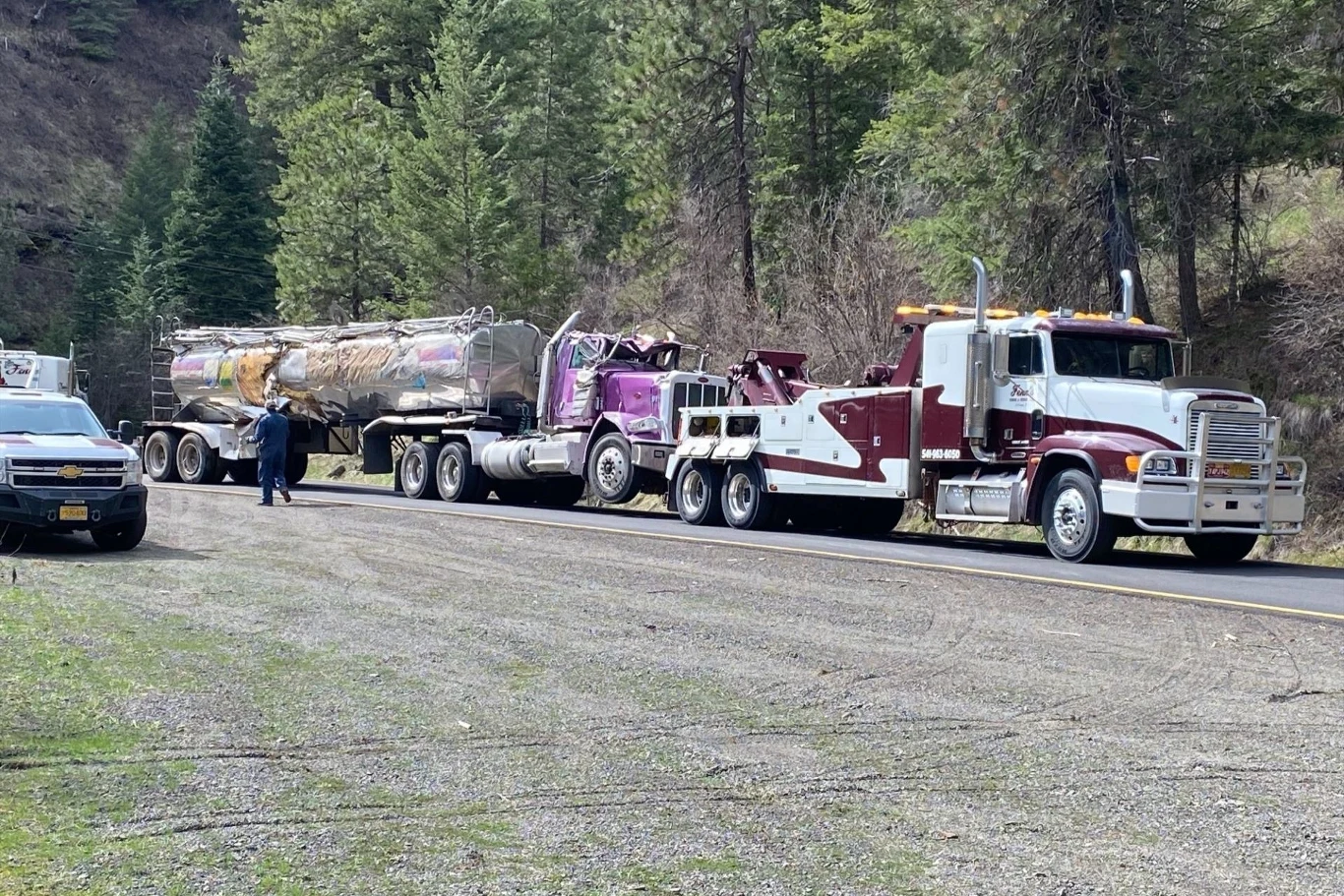 Kierowcy nic się nie stało, ale do wskutek zdarzenia do niewłaściwej rzeki trafiło ok. 77 tys. ryb.