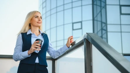 Taki komplet sprawdzi się na oficjalne wyjścia, rodzinne uroczystości i wiele innych