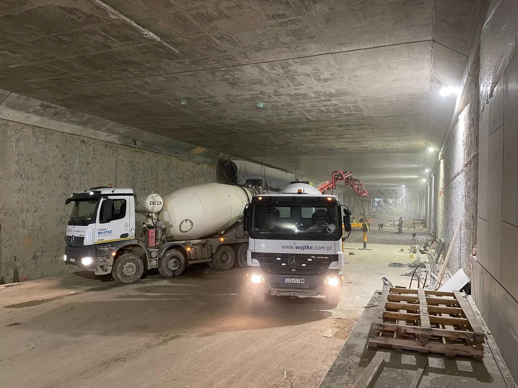 W tunelu w Zielonkach zakończono prace budowlane. Teraz do dzieła przystąpią drogowcy