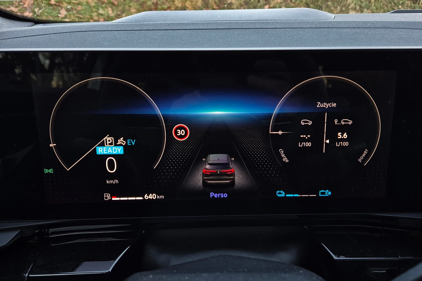 Renault Austral ma bardzo minimalistyczną grafikę zegarów, ale niedługo się to zmieni