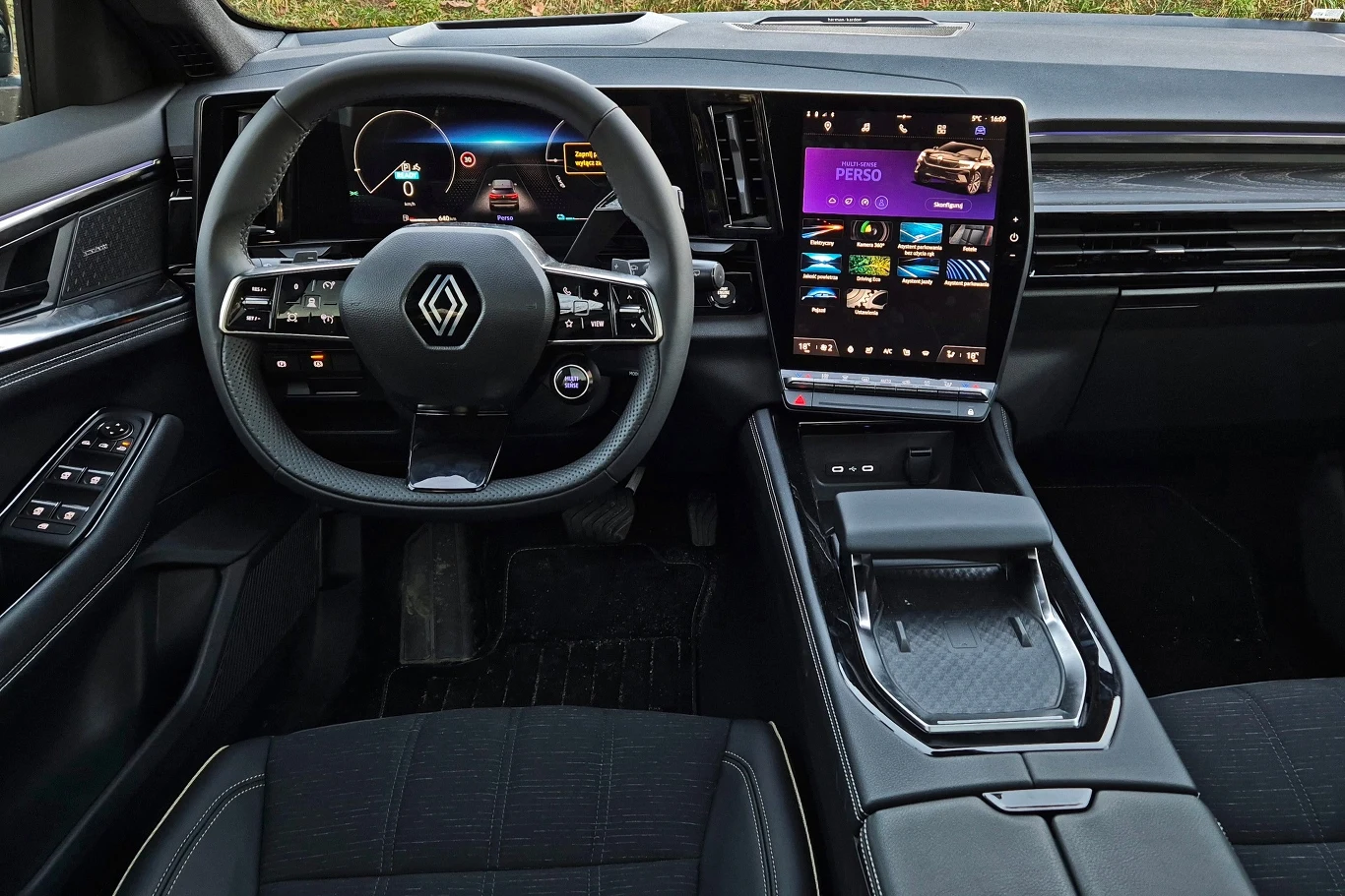 Renault Austral ma kokpit dobrze znany także z innych modeli producenta
