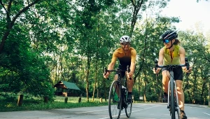 Ciepły weekend na Mazurach? Koniecznie sprawdź te malownicze trasy rowerowe