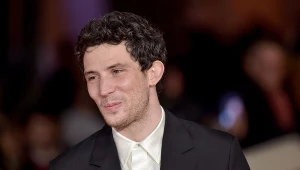 Sława nie jest dla niego. Na planie filmu mieszkał w... samochodzie!