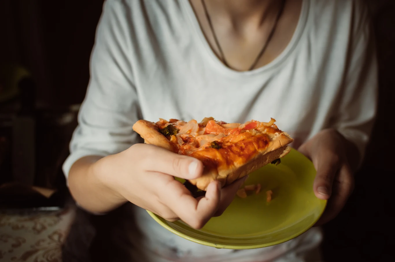 Ochota na chipsy, paluszki, pizzę czy krakersy może być objawem Ochota na chipsy, paluszki, pizzę czy krakersy może być objawem