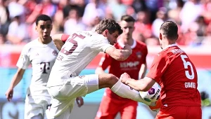 Wielka duma, a nagle coś takiego. Święto legendy zepsute blamażem Bayernu