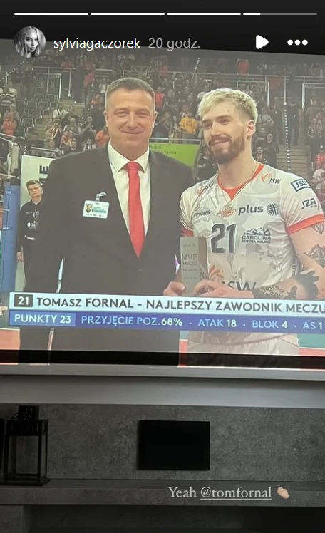 Radość po wygranej Jastrzębskiego Węgla i tytule MVP meczu dla Tomasza Fornala