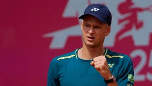 Tytuł i pokaźna premia dla Hurkacza. Tyle Polak zarobił za triumf w Estoril