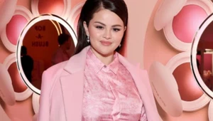 Selena Gomez przypomniała o popularnym rok temu trendzie. Udana stylizacja?