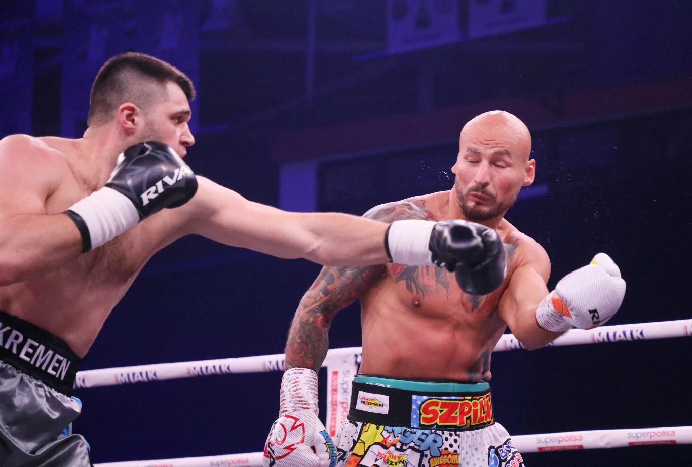 Artur Szpilka (z prawej) tu w walce z Siergiejem Radczenką