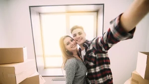 Konto Mieszkaniowe przeznaczone jest dla osób od 13 lat do 45 lat, które nie są właścicielami żadnego mieszkania ani domu 