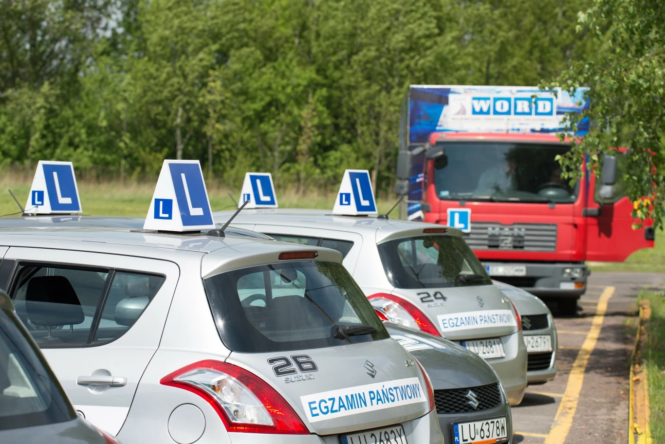 "Tiry" nie pojawią się na placach manewrowych przed 2026 roku. Ministerstwo Infrastruktury zapowiada okres przejściowy w planowanej od 2019 roku rewolucji w prawach jazdy "Tiry" nie pojawią się na placach manewrowych przed 2026 roku. Ministerstwo Infrastruktury zapowiada okres przejściowy w planowanej od 2019 roku rewolucji w prawach jazdy