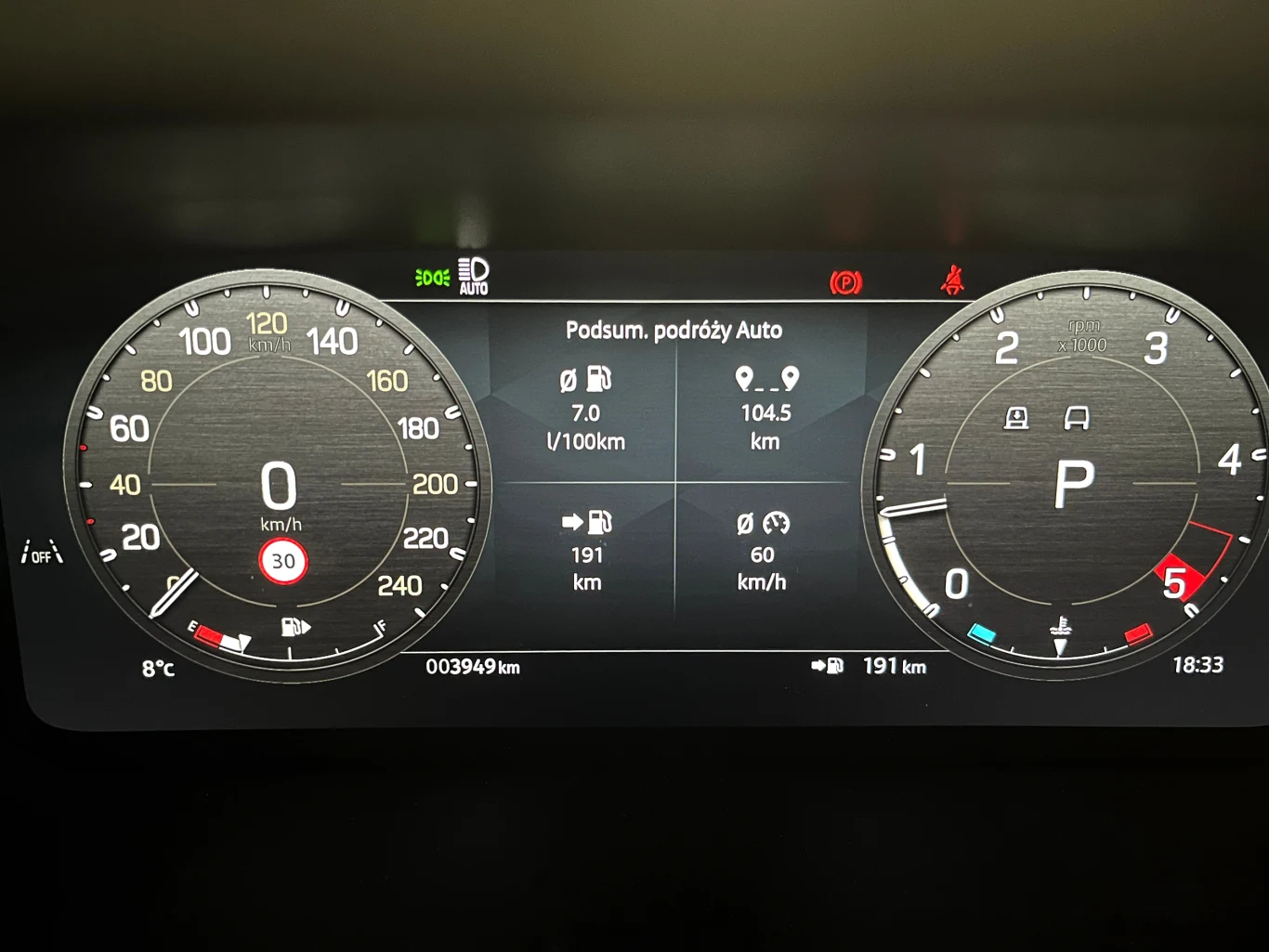 Land Rover Defender z silnikiem 3.0 na jednym baku przejedzie nawet 900 km