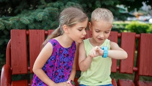 Chcesz kupić smartwatch dla dziecka? Koniecznie sprawdź, czy ma te funkcje