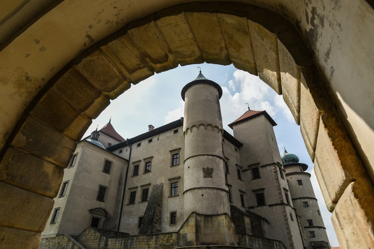 Zamek w Nowym Wiśniczu to jedna z największych atrakcji tego miasta. Zachwyca z zewnątrz i wewnątrz Zamek w Nowym Wiśniczu to jedna z największych atrakcji tego miasta. Zachwyca z zewnątrz i wewnątrz