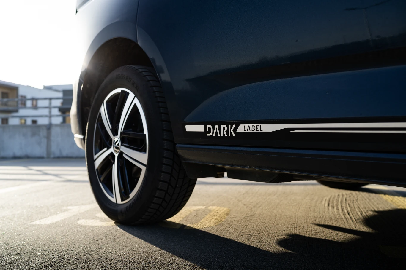 Volkswagen Caddy Dark Label dostępny jest w dwóch wariantach długości.