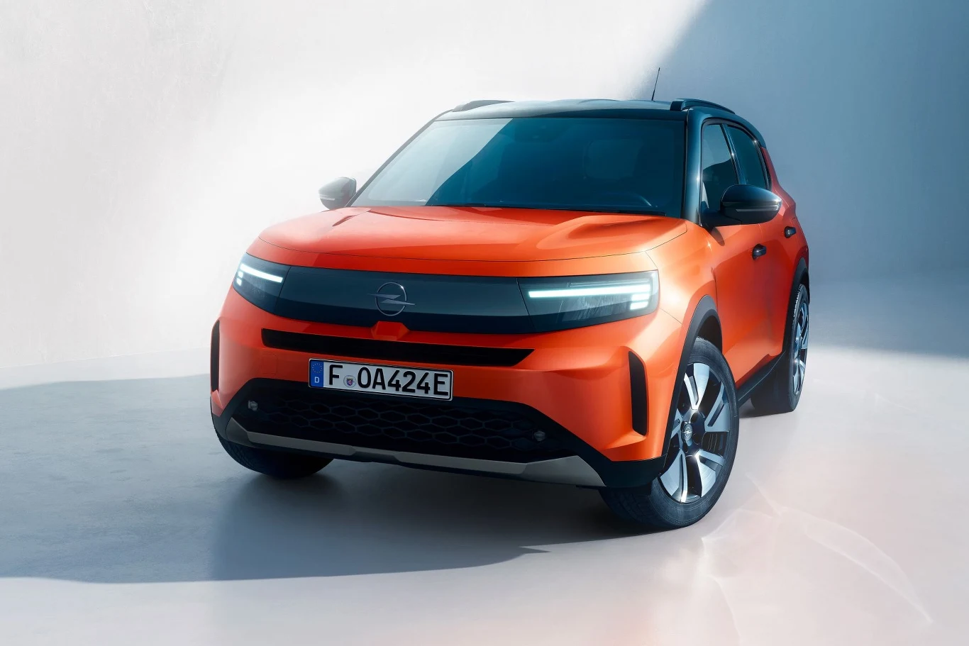 Z przodu Opel Frontera nawiązuje do pozostałych modeli z gamy niemieckiej marki. Z przodu Opel Frontera nawiązuje do pozostałych modeli z gamy niemieckiej marki.