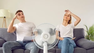 Chcesz schłodzić mieszkanie, a nie masz wiatraka? Wystarczy ten produkt za 5 zł